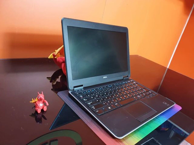 Laptop Dell Latitude E7240 I3 4030U Ram 4Gb Ssd 120Gb Cũ